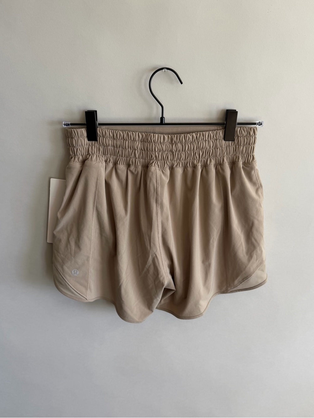 LULULEMON Hotty Hot High Rise Lined Shorts 4” in Sheer Oak - Picture 5 of 7